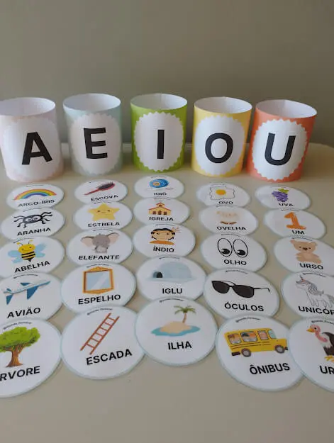 Alfabetização para crianças de 3 anos. Vogais. Relações de palavras com vogais. Foto: Yandex