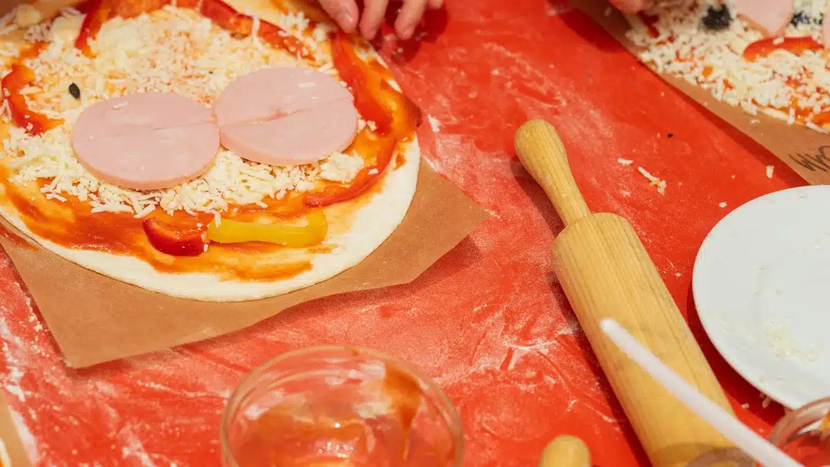 Atividades e Brincadeiras Educativas para Colônia de Férias - iEducação Família Fazendo uma pizza.