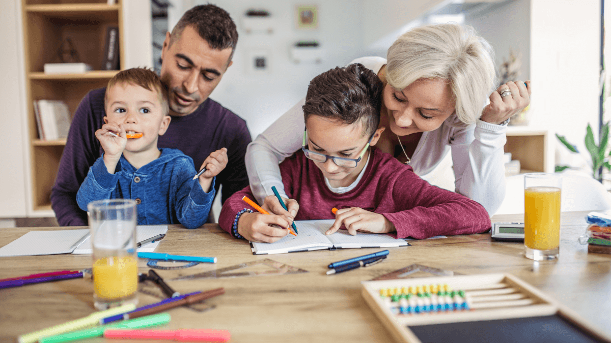 Férias Escolares de Julho: Guia para Professores no Fechamento do Semestre Férias Escolares de Julho Para os Familiares- O que fazer com as crianças no recesso escolar? Atividades de férias para crianças - Atividades para educação infantil